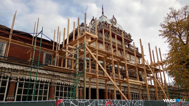 Фасад летнего клуба благородного собрания собирались ремонтировать | Источник: Анастасия Фокина / YA62.RU