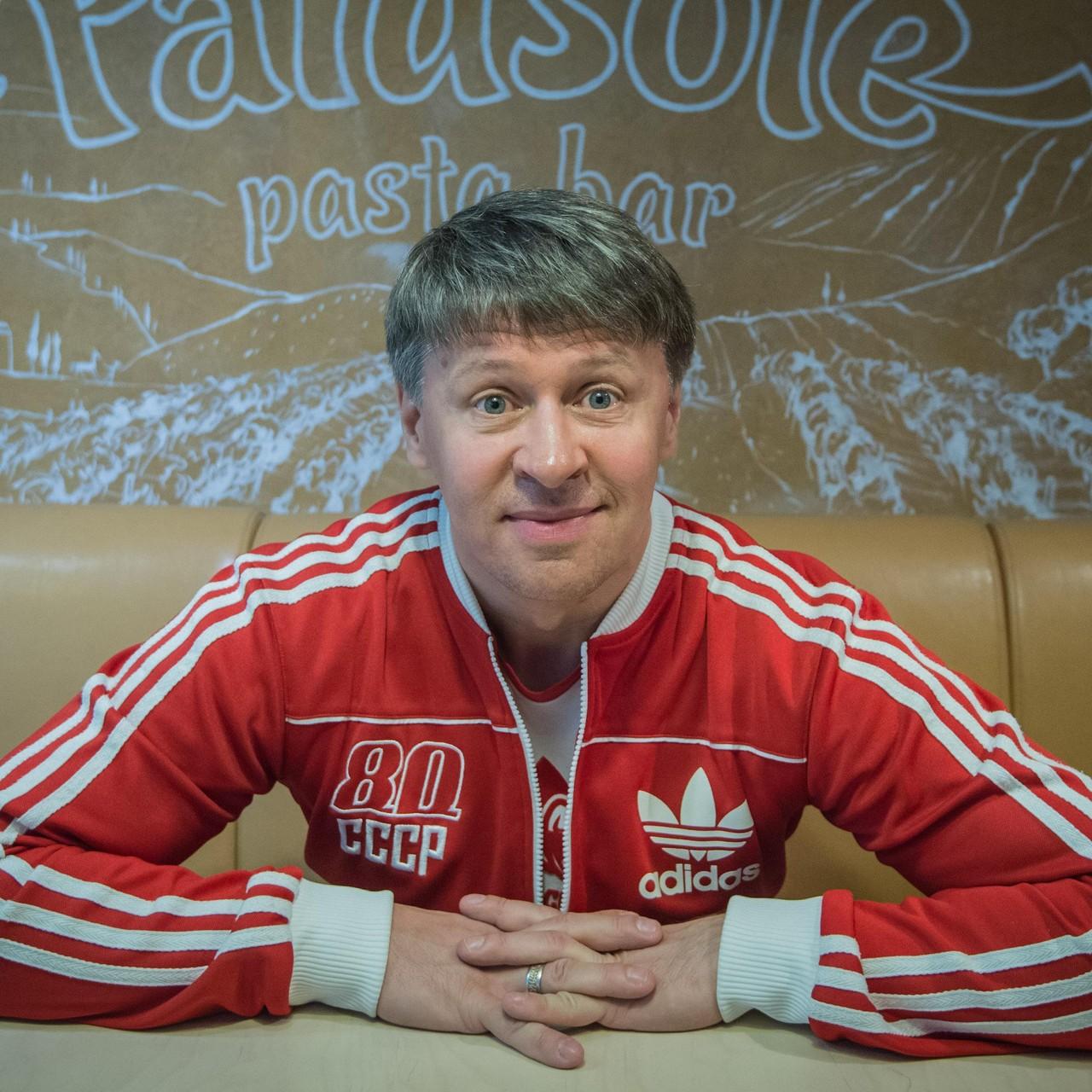 Бросил жену с детьми ради блондинки Виталины Протасовой: Сергей Исаев из «Уральских пельменей» рассекретил новую девушку