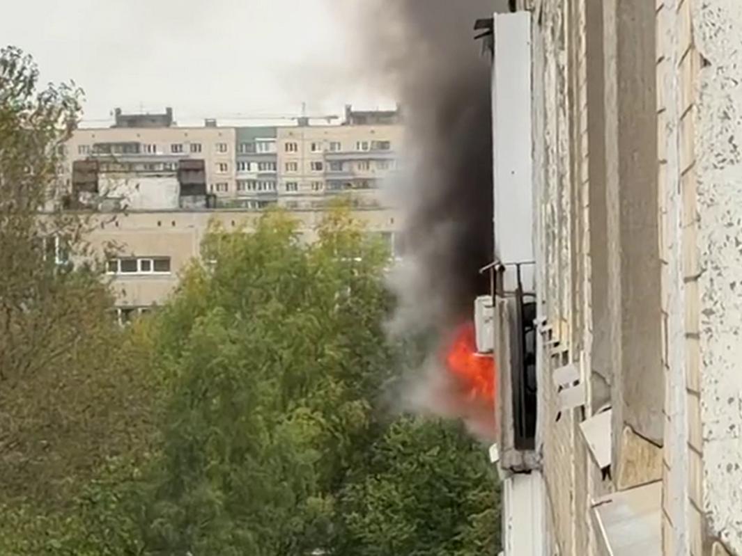 Однушка загорелась на проспекте Большевиков