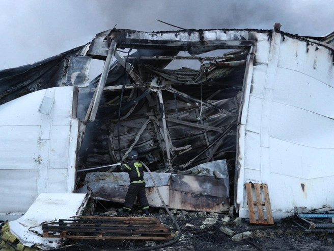 ГУ МЧС по Новосибирской области сообщает, что горел торгово-производственный склад.