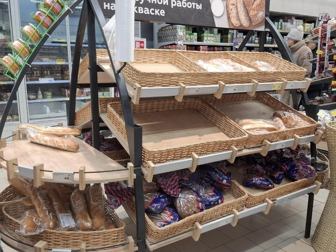Хлебная продукция также была разобрана практически без остатка. | Источник: Тимофей Крылов / V1.RU