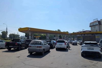 Очередь на «Роснефть» в Иркутске сократилась до 2-3 часов