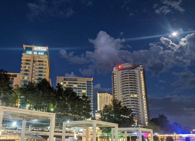 В городе выли сирены, и кто-то решил добавить шуму