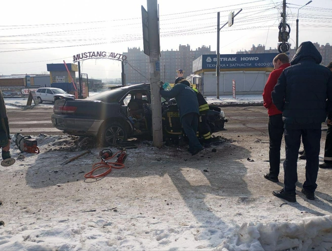 Жесткое ДТП на улице Баррикад попало на видео с камер наблюдения — авария могла быть еще более суровой | Источник: «Инцидент | Иркутск» / T.me