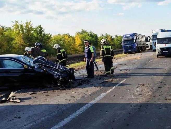 Моторный отсек BMW оказался уничтожен после столкновения | Источник: Полиция Воронежской области / T.me