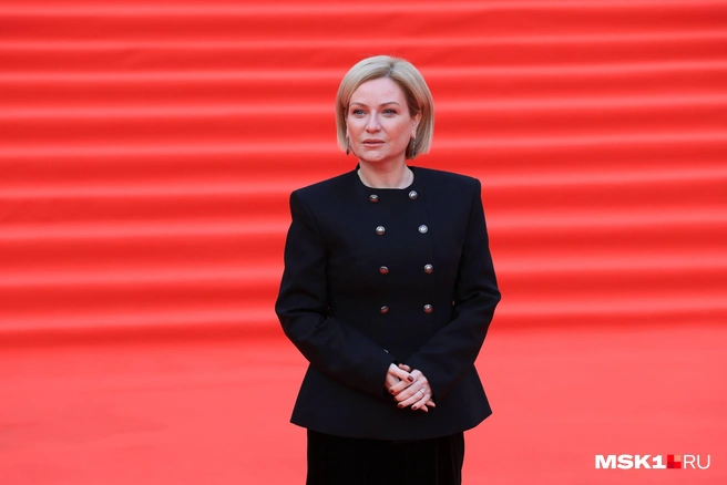 Любимова тоже прошла по дорожке | Источник: Артем Устюжанин / MSK1.RU