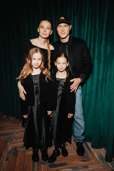 Анна Шевчук, Юра Борисов с дочками 