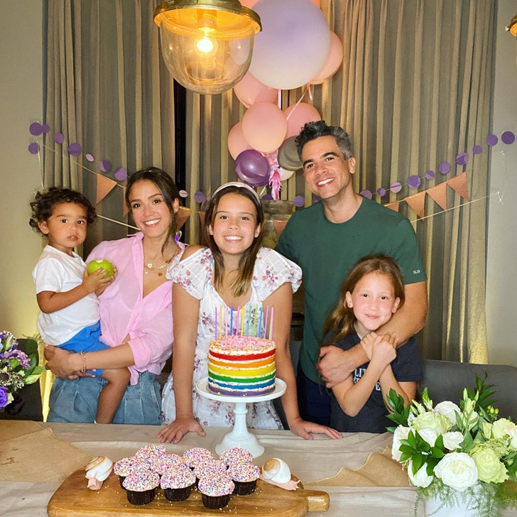 Время загадать желание и задуть свечи: как Джессика Альба поздравила дочь с днем рождения