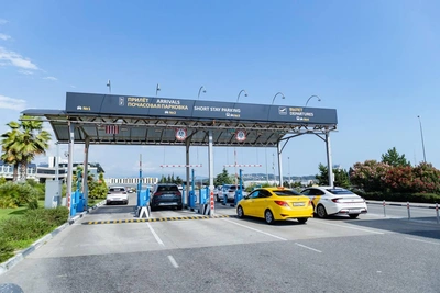 Камеры у аэропорта Сочи штрафуют за высадку пассажиров