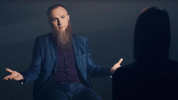 Многоженец Иван Сухов снова стал отцом — у него родился 31-й ребенок | Источник: скриншот канала Саши Сулим