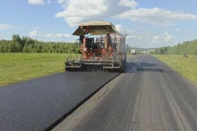 Укладка асфальта на трассе Явгильдино-Щучье Озеро в Башкортостане