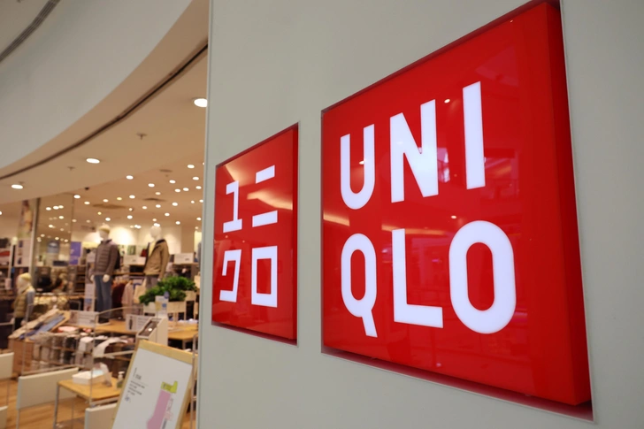 Стоят в очередях на морозе: россияне штурмуют магазины Uniqlo из-за новостей о закрытии бренда