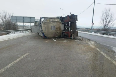 Truck overturns in Voronezh region — driver injured