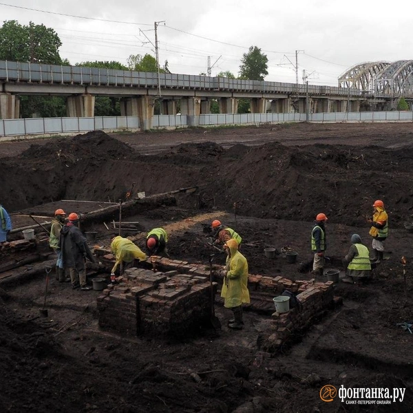 «Был такой деревянный Петербург, с огородами». Вы удивитесь тому, что нашли археологи в Стеклянном городке | Источник: Михаил Огнев / FONTANKA.RU
