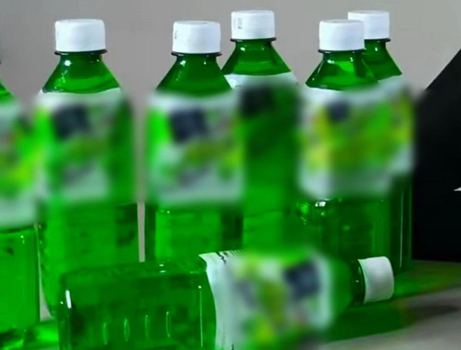 В напитке Aloe Vera в Москве, вероятно, нашли ацетон. В продаже заблокировали всю партию | Источник: кадр из видео (Home Comfort / YouTube)