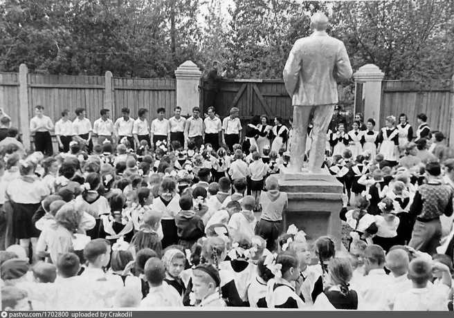 Такой в 1962 году была линейка в дягилевской школе № 21 | Источник: Ольга Изосимова / pastvu.com