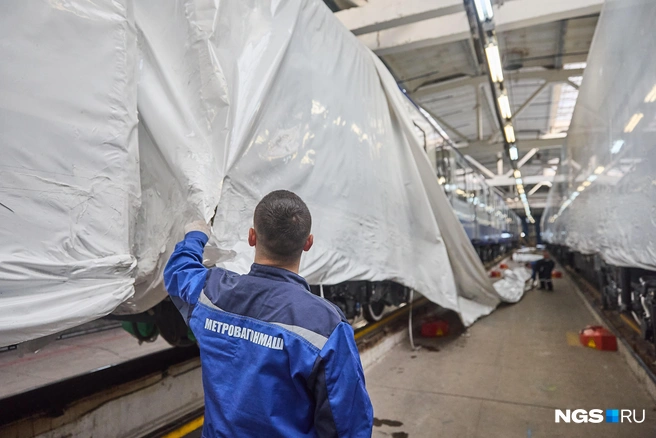 Составы готовят к проверке совместно со специалистами «Метровагонмаша» | Источник: Александр Ощепков / NGS.RU