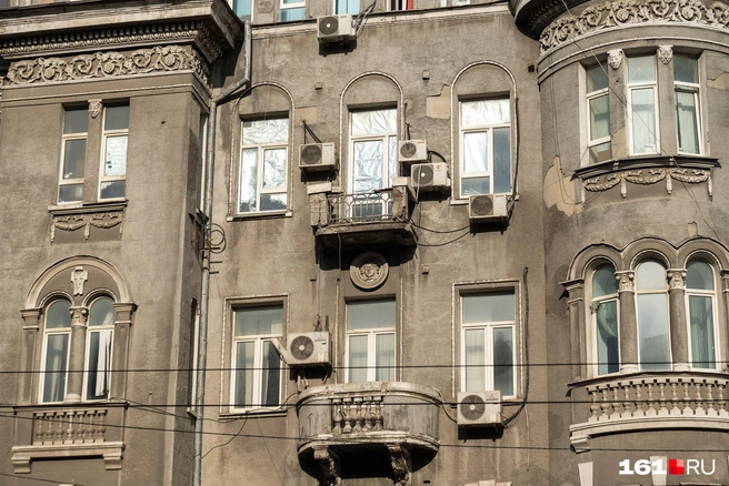 В 20-х годах прошлого века здание полностью выгорело, а вот годы ВОВ его пощадили | Источник: Евгений Вдовин / 161.RU