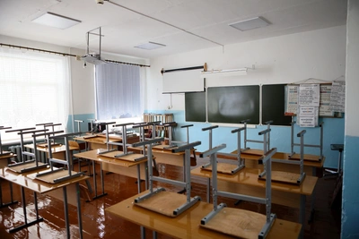 Cold School in Omsk: Children Study in Jackets as Residents Sound Alarm