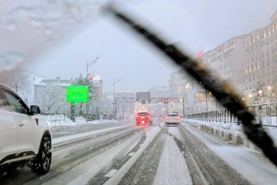 В горах Сочи сильный снег, на побережье дождь