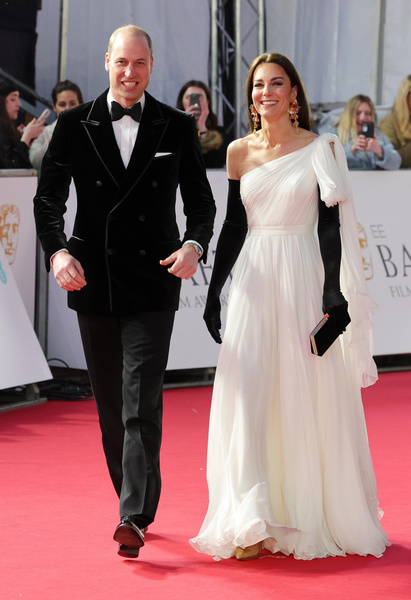 Платье четырехлетней давности и серьги за 1500 рублей: Кейт Миддлтон удивила своим образом на BAFTA-2023