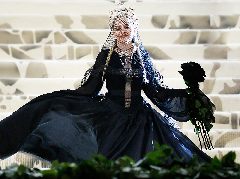 Певица Мадонна на Met Gala 2018 | marieclaire.ru
