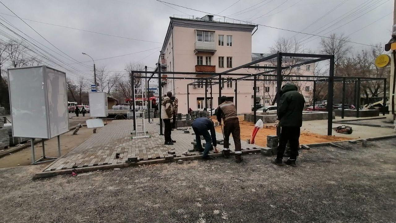 Подрядчик на 1,5 месяца сорвал сроки благоустройства на Депутатской. И не знает, когда закончит