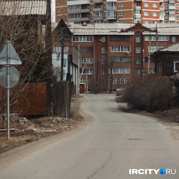 Знатно поплутав по частному сектору, мы все-таки решили вернуться к цивилизации | Источник: Даниил Конин / «ИрСити»