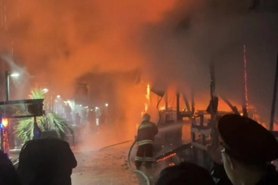 Молния подожгла кафе в Лазаревском