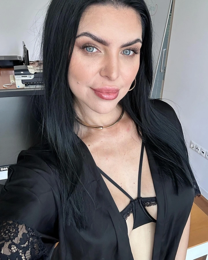 Жыныстық процесті жақыннан қарау Университет дәретханасындағы жасырын камераны қараңыз