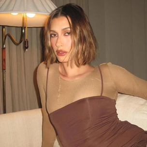 Как у Хейли Бибер: коричневая помада — самый горячий бьюти-тренд осени