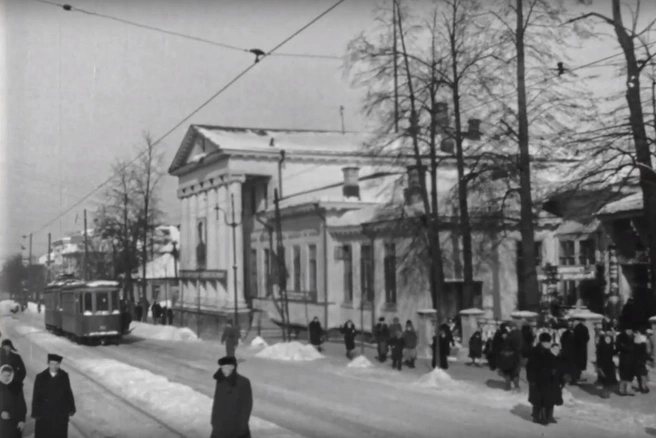 Фильм посвящен периоду с 1940 по 1957 годы | Источник: кадр из трейлера фильма «Воспоминания о городе М», режиссер Борис Караджев. «Пермь как фильм» / vk.com
