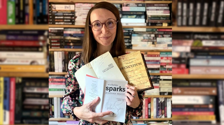 Виолета Садовска собрала 2652 книги с автографами | Источник: guinnessworldrecords.com