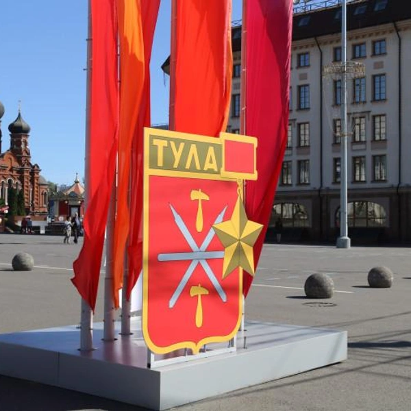 На фото - классическое праздничное украшение | Источник: Администрация Тулы