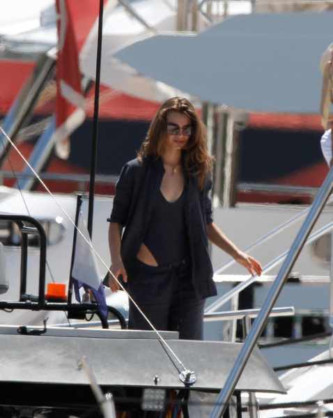 «Ни стыда, ни совести»: Леонардо Ди Каприо в компании своей 22-летней девушки — 5 фото Меган Рош с яхты актера