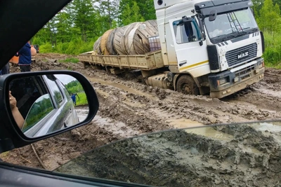 Ремонт разбитой дороги в Забайкалье отложен из-за дождей