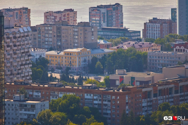 Слева&nbsp;— знаменитый дом-"кукуруза» на Осипенко, за ним&nbsp;— улица Ново-Садовая | Источник: Роман Данилкин / 63.RU