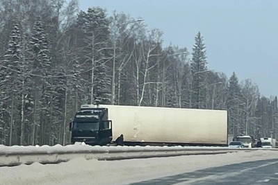 Truck overturns on Perm Highway, traffic limited