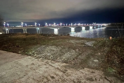 В Перми на набережной обнаружили опасный обрыв без забора