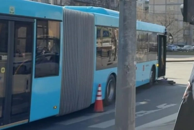 Самокатчик-подросток спровоцировал ДТП с автобусом в Петербурге