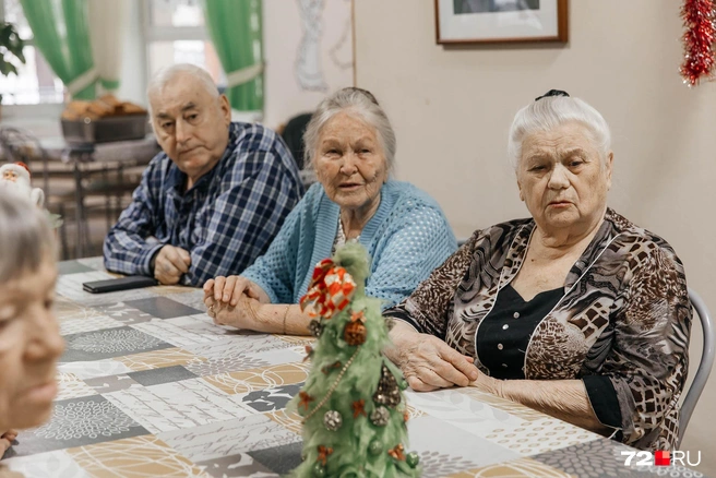 Валентине Алексеевне (посередине) 87 лет | Источник: Ирина Шарова / 72.RU