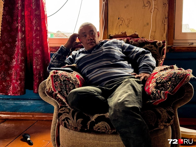 У Данияра 7 детей. И школа для их семьи — то, из-за чего они до сих пор остаются в деревне | Источник: Семен Громов / 72.RU