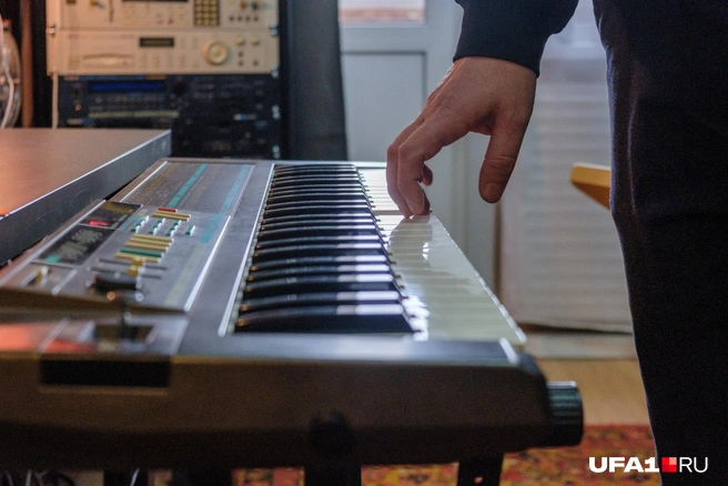 На таком же синтезаторе писалась «Белая ночь» группы «Форум» (KORG POLY-800) | Источник: Булат Салихов / UFA1.RU