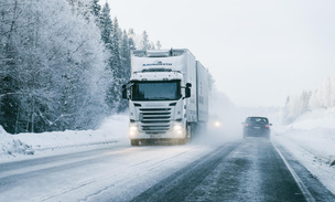 Внезапный снегопад на северо-западе России: что происходит на трассе Москва–Питер