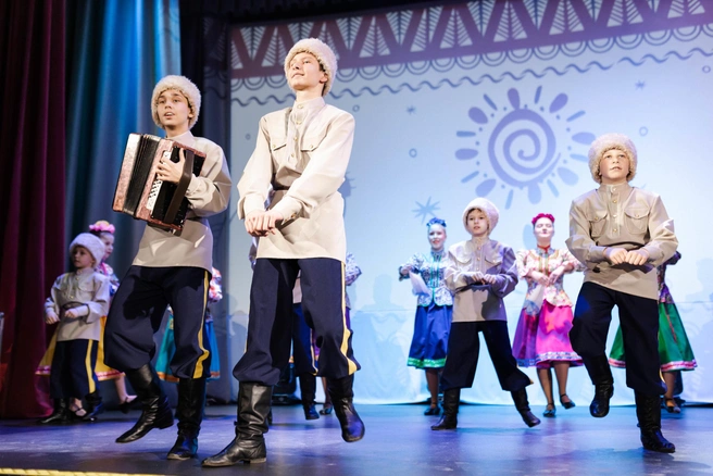 Дети и подростки могут заниматься в «Спутнике» танцами, пением, рисованием, боевыми искусствами | Источник: предоставлено КДЦ «Спутник»