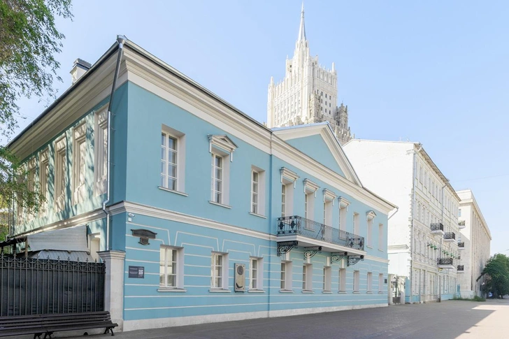 Дом-музей А. С. Пушкина. В основе дома — палаты Н. С. Хитрово середины XVIII века | Источник: МОСТУРИЗМ
