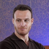 <p>Керем Бюрсин</p>