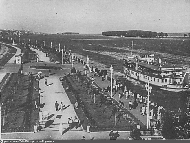 Сложно узнать, но это ростовская набережная в 1949–1952 годах. Деревья еще саженцы | Источник: Pastvu.com