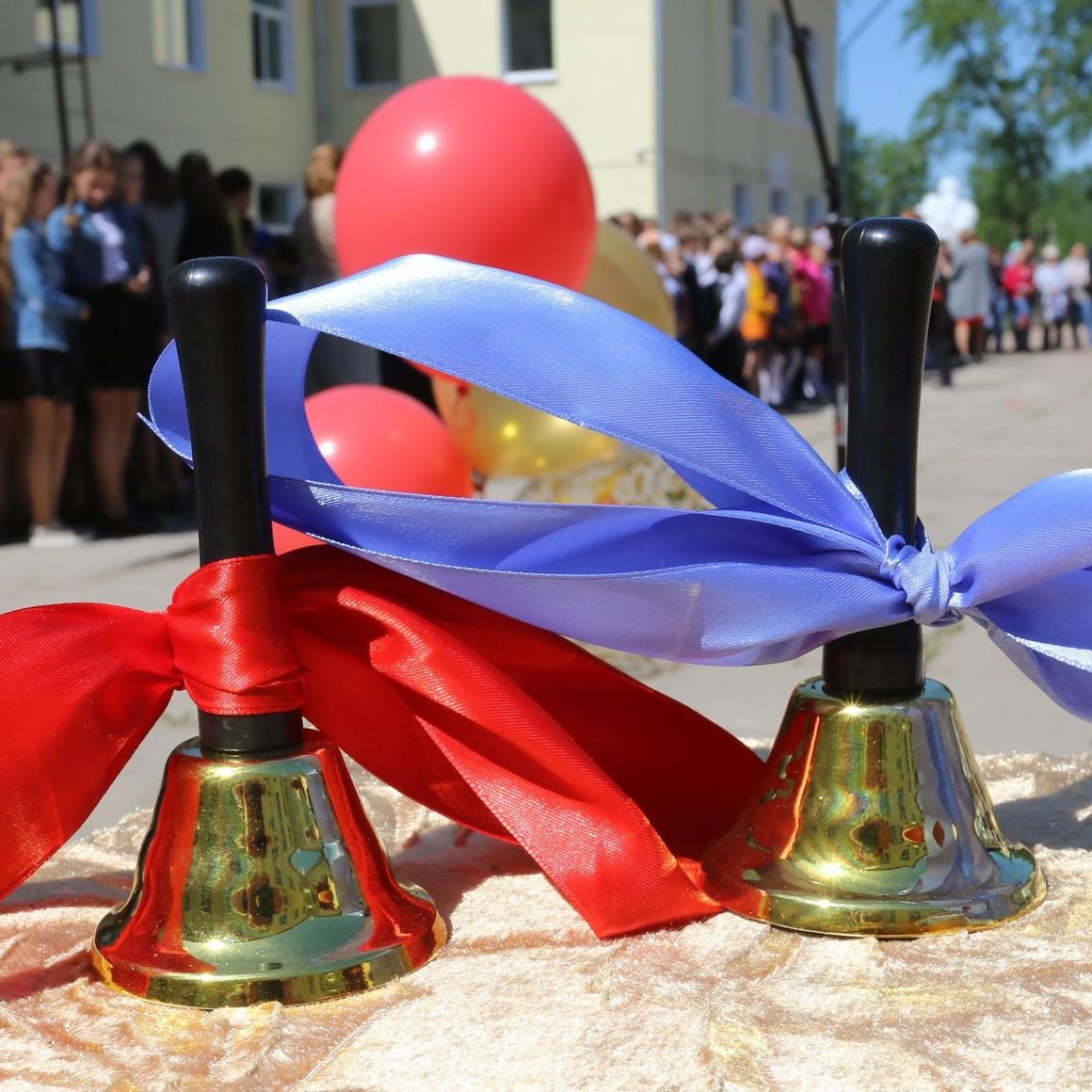 Звонок, ставший последним в жизни: в Перми на школьницу упала береза, а в Красноярске подросток умер от порока сердца