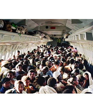 История одной фотографии: максимальное количество пассажиров в самолете, май 1991 года
